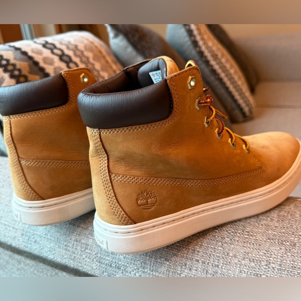 Timberland Women’s Londyn Size 6 Wheat Nubuck Leather Sneaker Boots A1INF A2634.
